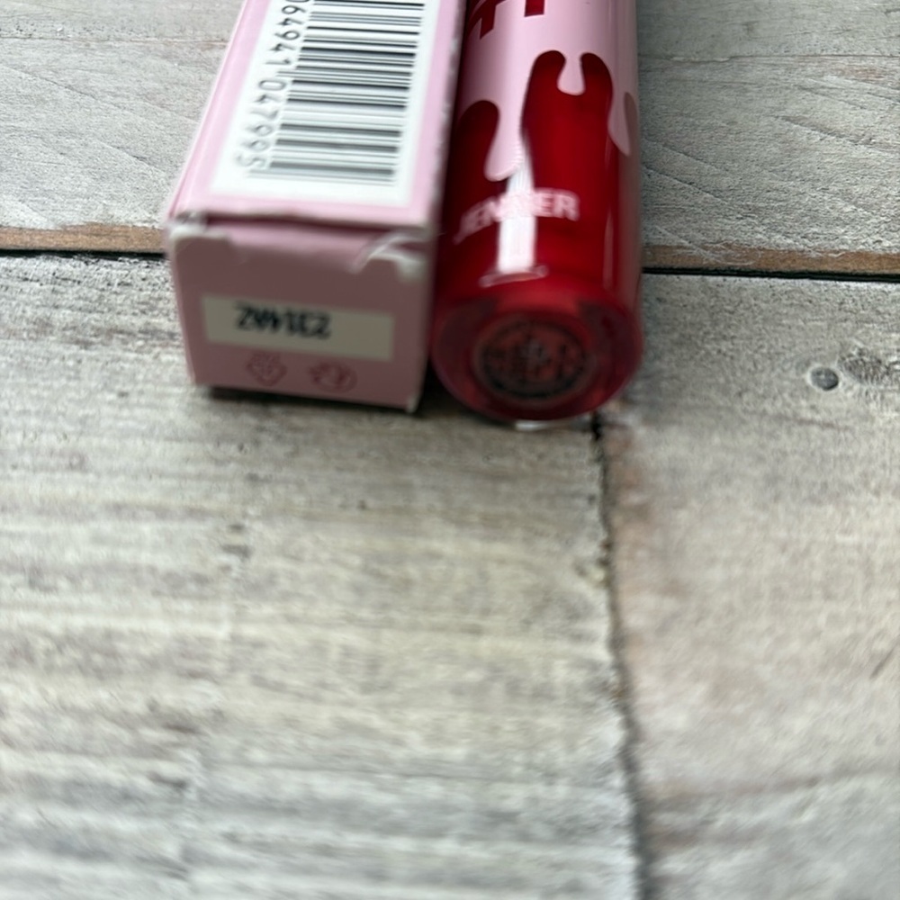 Kylie Jenner Lip Shine Don't @ Me (416) - Picture 7 of 10